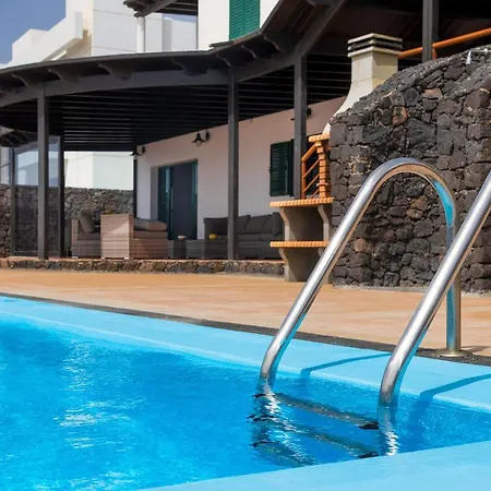 Adelina Вилла *